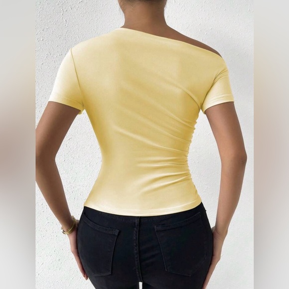 EMERY ROSE by Shein Ruched Shoulder Short Sleeve Fitted Casual T-Shirt - Picture 2 of 6